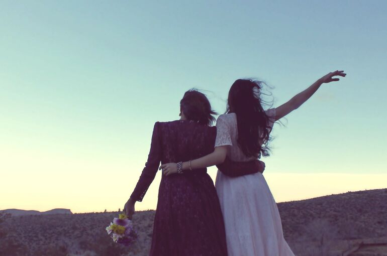 girlfriends-g8cc45ec31_1920