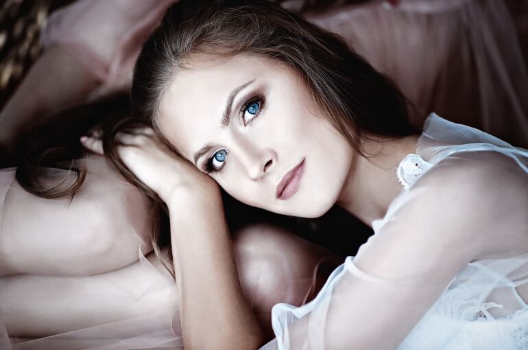 girl-2032802_1920