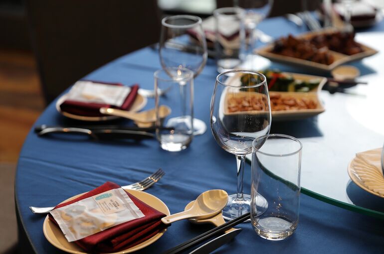 table-5696243_1920