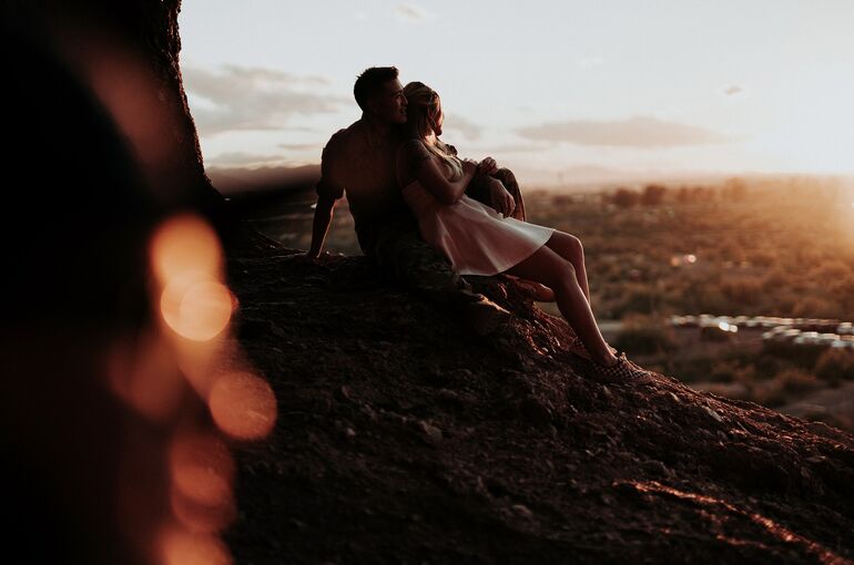 couple-5028352_1920
