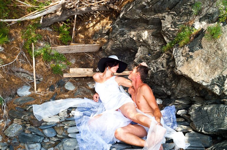 couple-1426896_1920